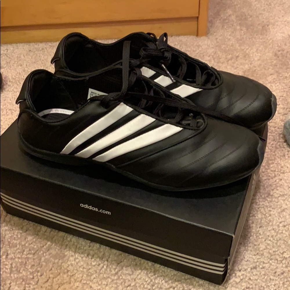 Adidas elican sneakers